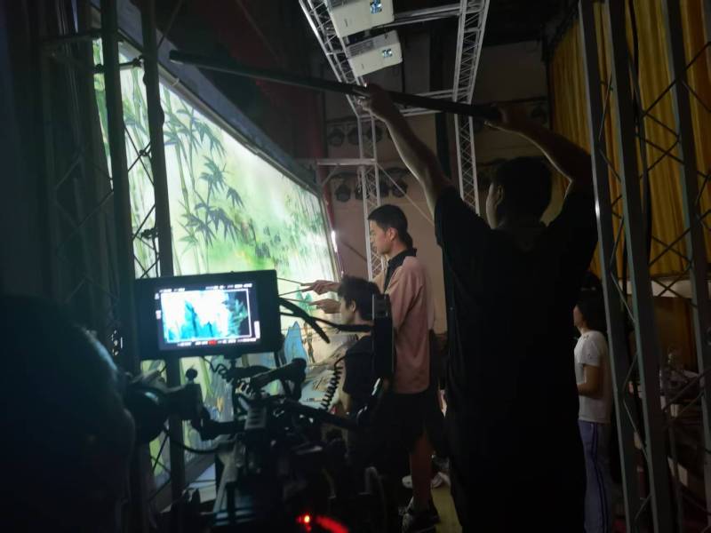 阿克苏TVC拍摄公司：美妆时尚造梦师，雕琢细节中的高级质感